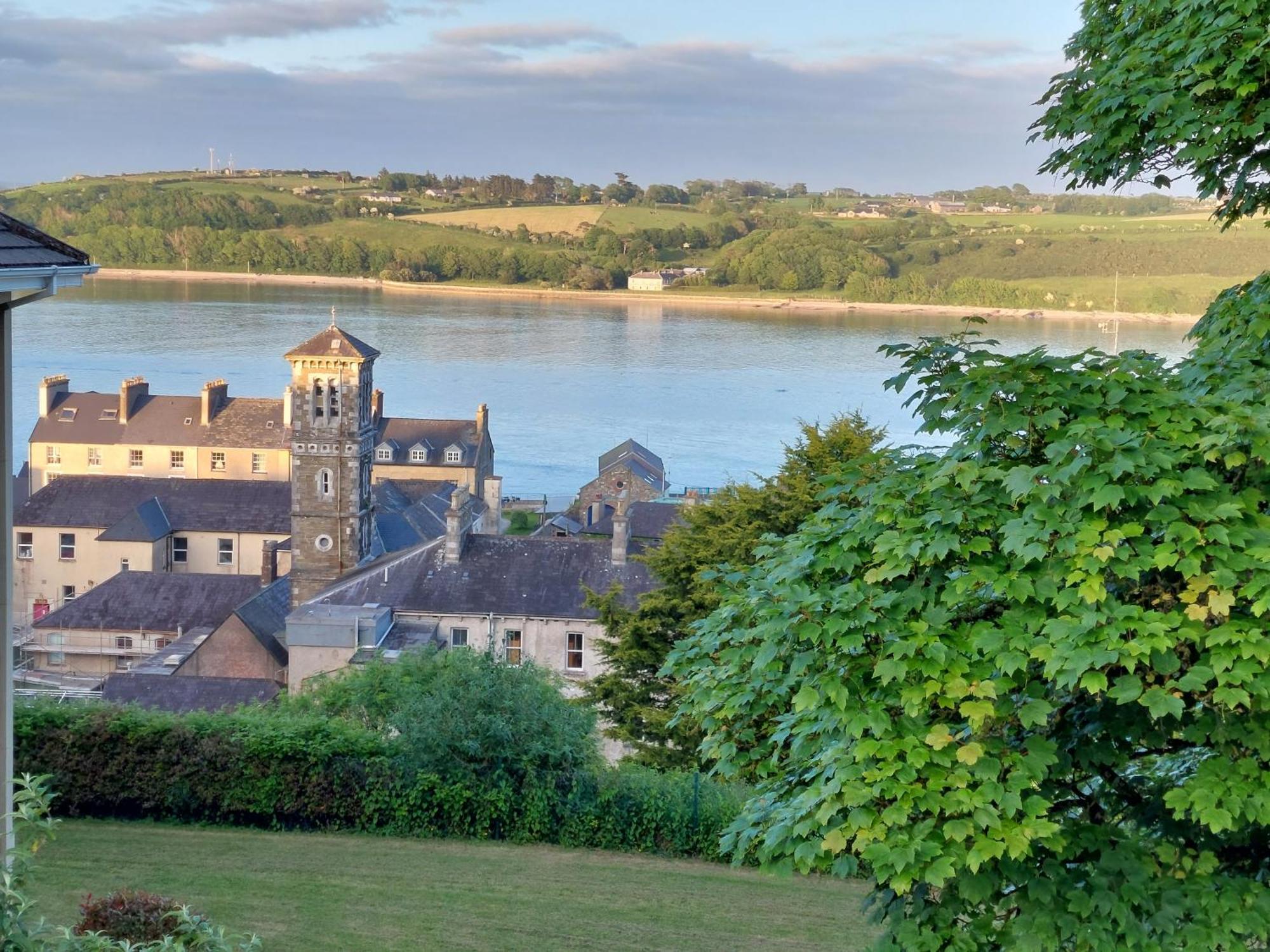 Sea Whispers - My Charming Costal Retreat In Youghal Extérieur photo