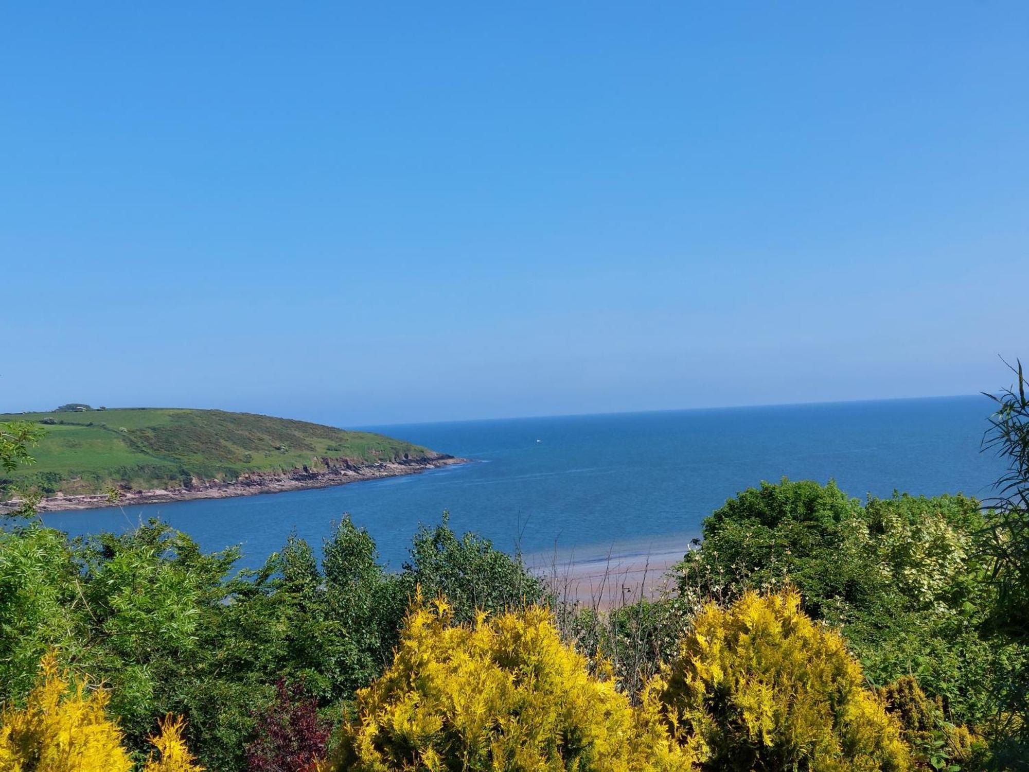 Sea Whispers - My Charming Costal Retreat In Youghal Extérieur photo