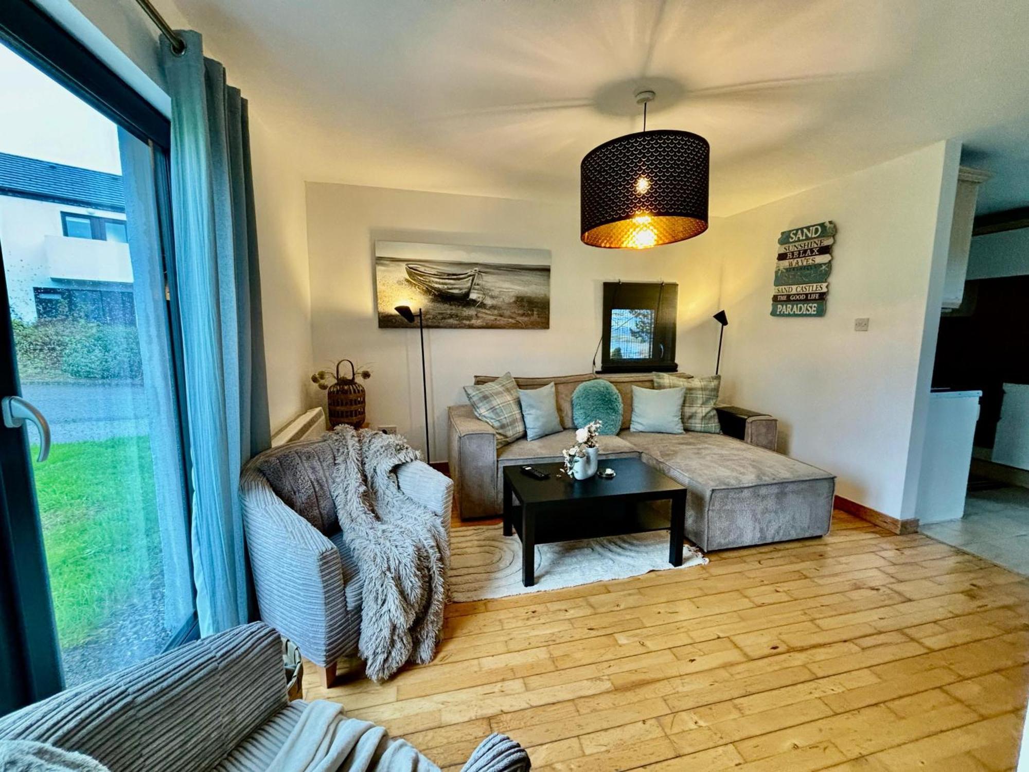 Sea Whispers - My Charming Costal Retreat In Youghal Extérieur photo